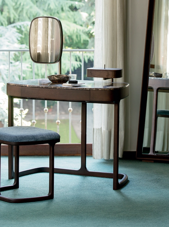 Maskara Makyaj Masası