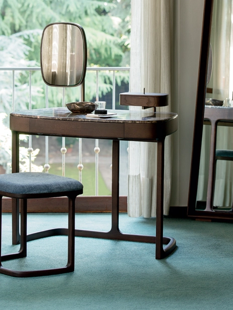 Maskara Makyaj Masası