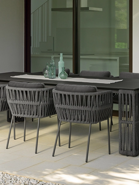 Cliff Kollu Sandalye