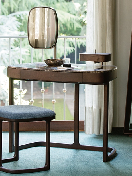 Maskara Makyaj Masası